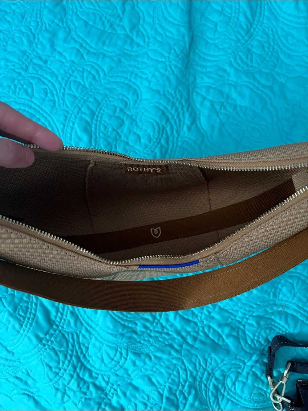 Rothy’s crescent bag in horizon - Picture 4 of 4